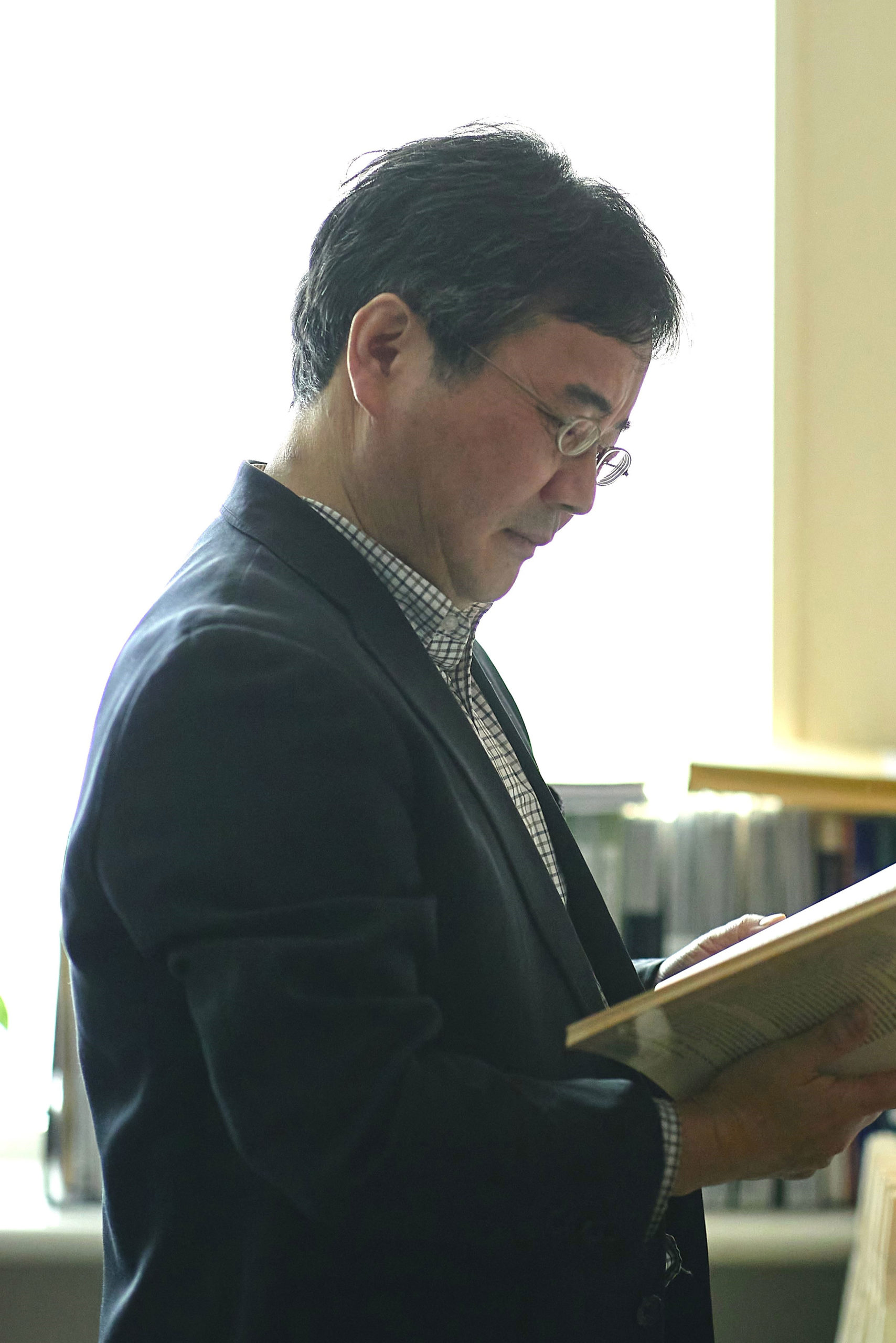 平井章一(関西大学文学部教授)